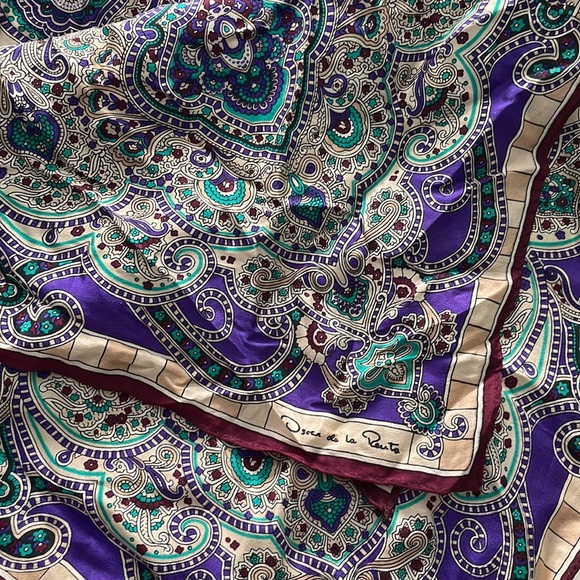Oscar de la Renta 100% Silk Scarf Purple Paisley- 30" x 30" Made in Japan - Picture 7 of 10